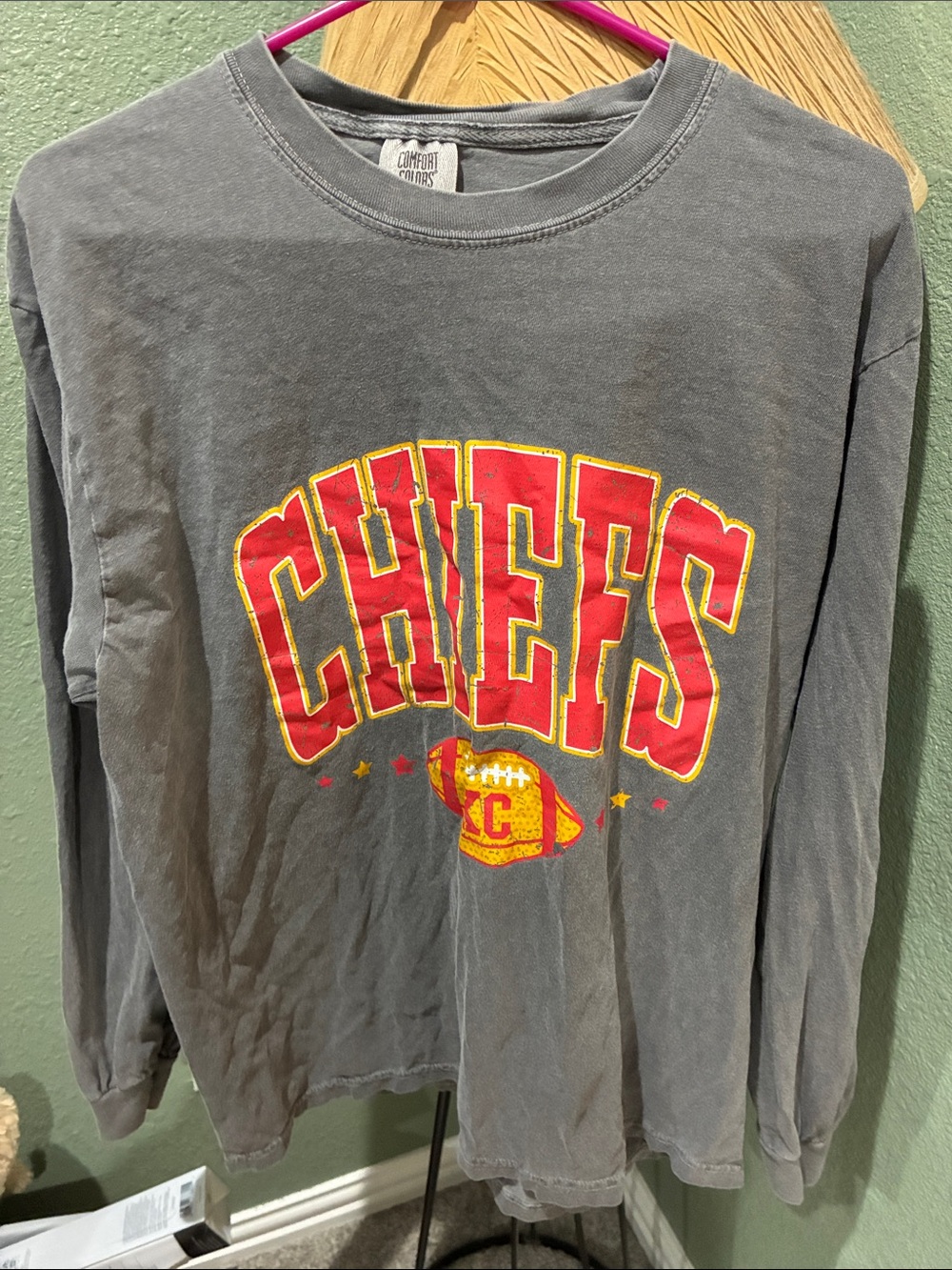 Chiefs Comfort Colors Gray Tee